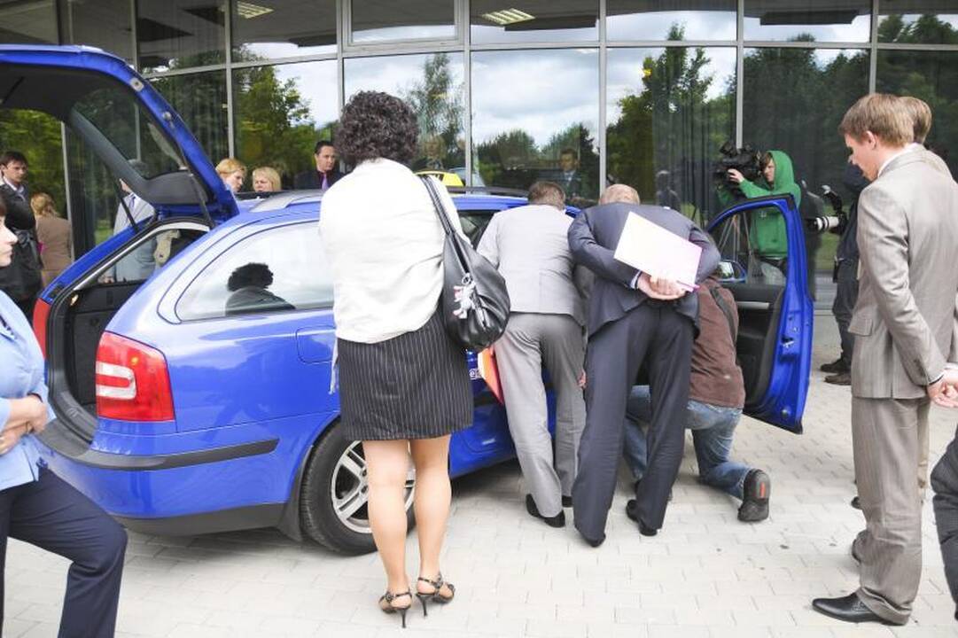 „iTaksi“ – vaizdo kameros, taksometras, planšetiniai kompiuteriai