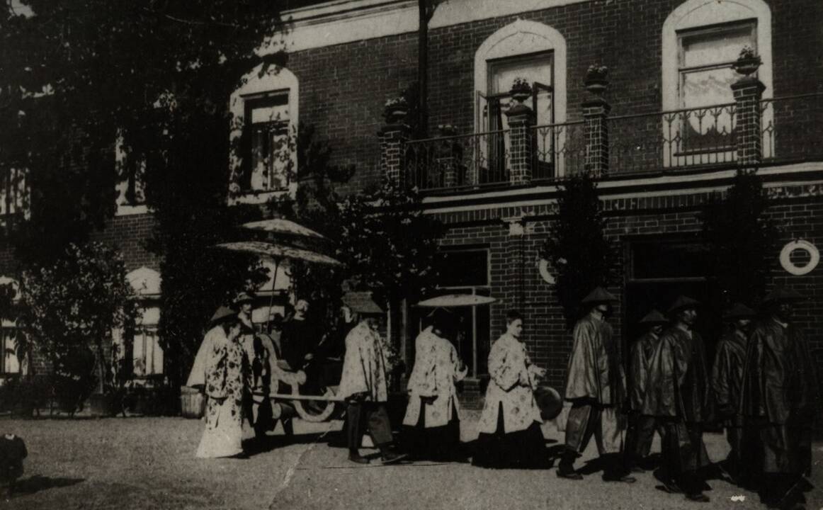 B. J. Tiškevičiaus įvesdinimo į Raudondvario dvarą ceremonija, 1903 m. Raudondvaris.