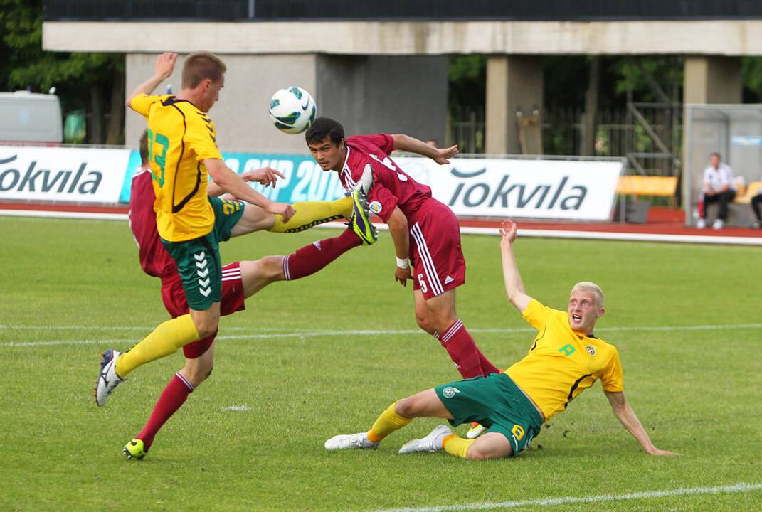 Jaunių futbolo varžybos : Lietuva - Latvija 