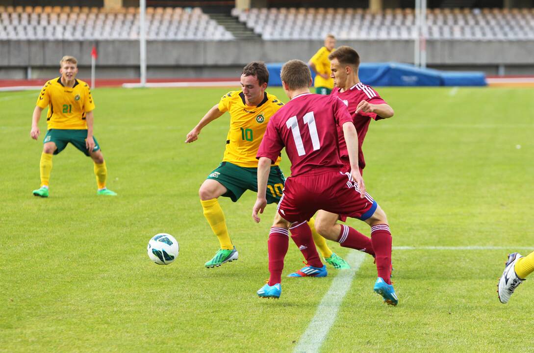 Jaunių futbolo varžybos : Lietuva - Latvija 