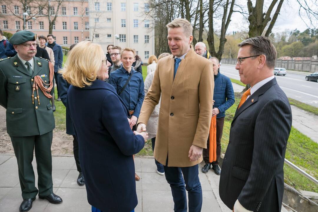 Atidengta gatvės lentelė olandų kalba