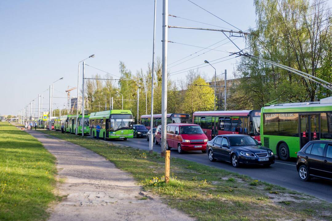 Avarija Pramonės ir V. Krėvės prospektų sankryžoje