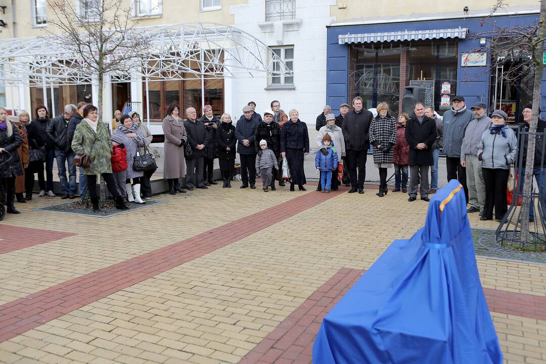 M. Mažvydo alėjoje šypsosis katinas