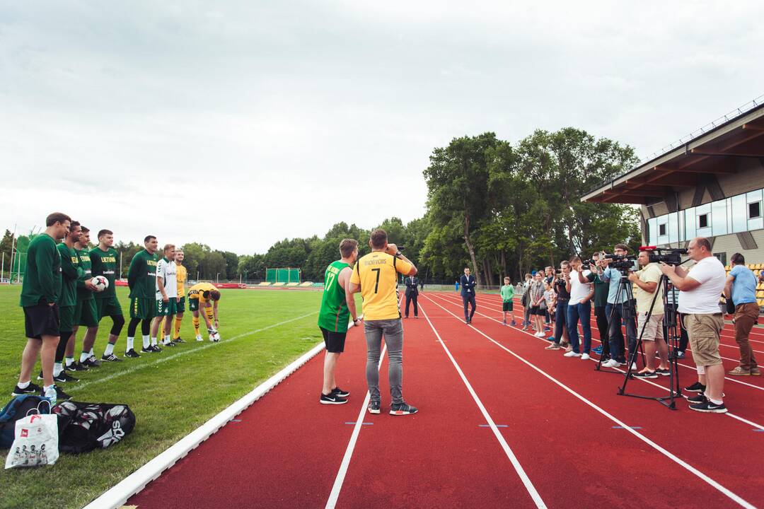 Palangoje varžėsi Lietuvos rinktinės krepšininkai ir futbolininkai 