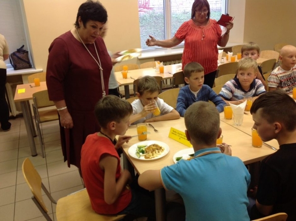 Ministrė tikrino, kaip maitinami Dainų šventės dalyviai