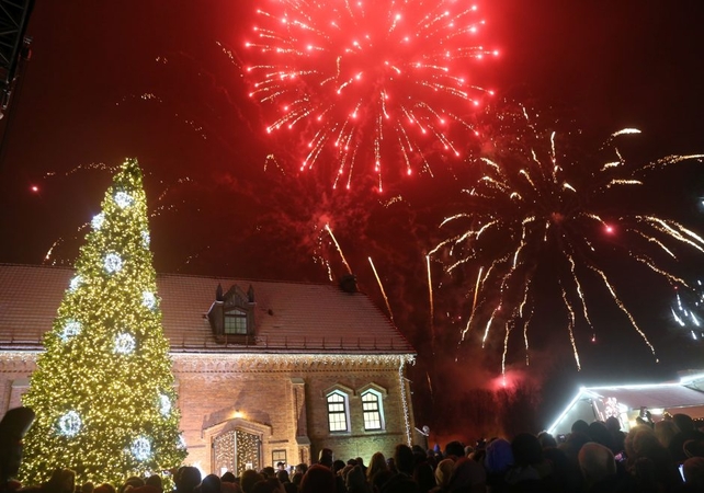 Kulminacija: gruodžio pradžioje Raudondvario dvare su ledo ir ugnies šou įžiebta Kalėdų eglutė, pradėjo veikti čiuožykla, cukrainė.