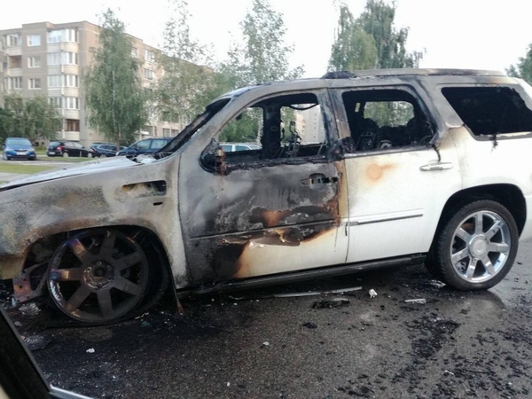 Sostinėje supleškėjo „Cadillac Escalade“