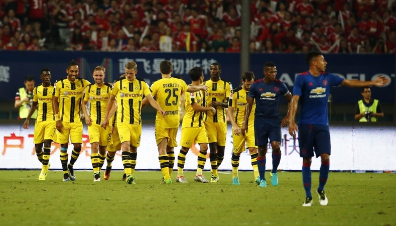 Čempionų taurės futbolo turnyre – įspūdinga Dortmundo „Borussia“ pergalė