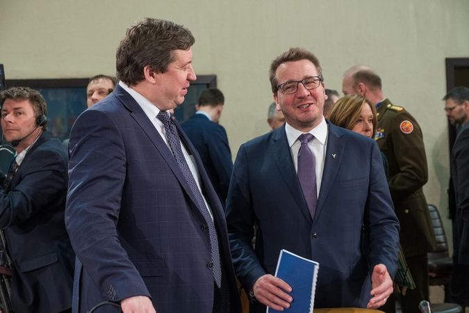 NATO gynybos ministrai tarėsi dėl būsimos NATO vadovavimo struktūros
