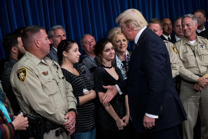 Šaudynių sukrėstame Las Vegase D. Trumpas parodė kitokį savo veidą