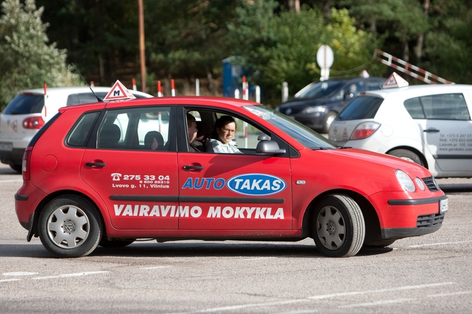 Nedrausmingiems vairuotojams gali tekti perlaikyti vairavimo egzaminą