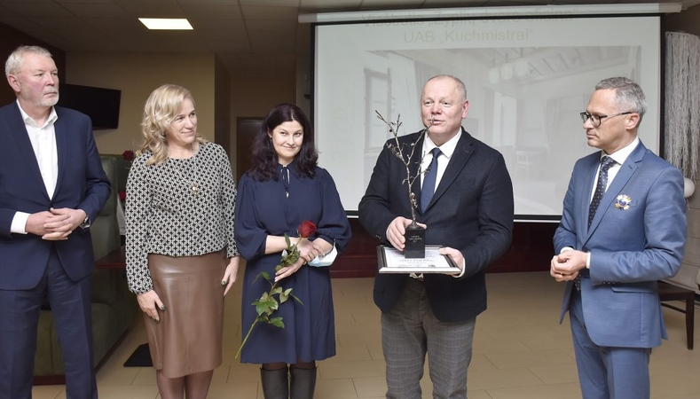 Verslo šventėje Šakiuose – apdovanojimų ir sveikinimų gausa