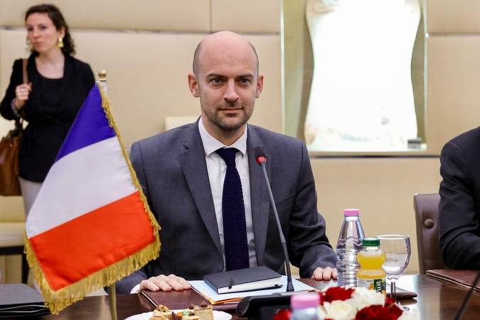 Alžyras pareikalavo 12 Prancūzijos pareigūnų per 48 valandas išvykti iš šalies