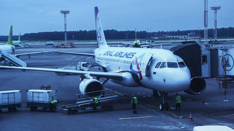 Ukrainos dronų atakos Rusijoje sutrikdė šimtus skrydžių
