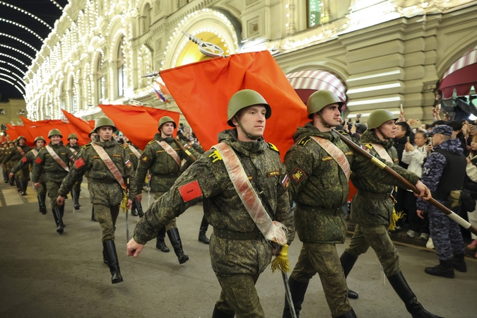 Iki parado Raudonojoje aikštėje likus kelioms dienoms, Ukraina paleido į Maskvą spiečių dronų