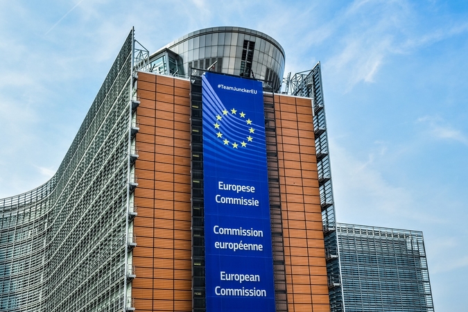 EK nubaudė automobilių gamintojus už kartelinį susitarimą