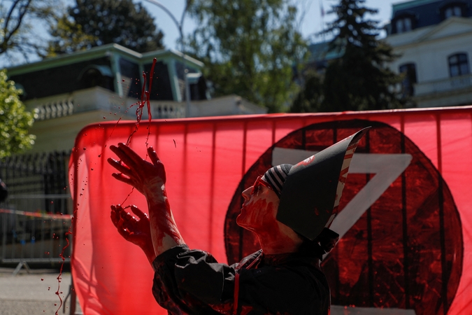 Protestas prie Rusijos ambasados gegužės 9 dieną.