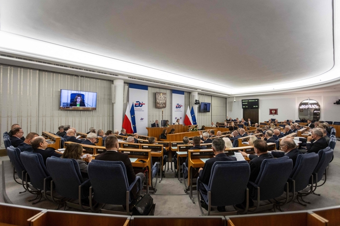Lenkijos Senatas pritarė prieglobsčio teises ribojančiam įstatymo projektui