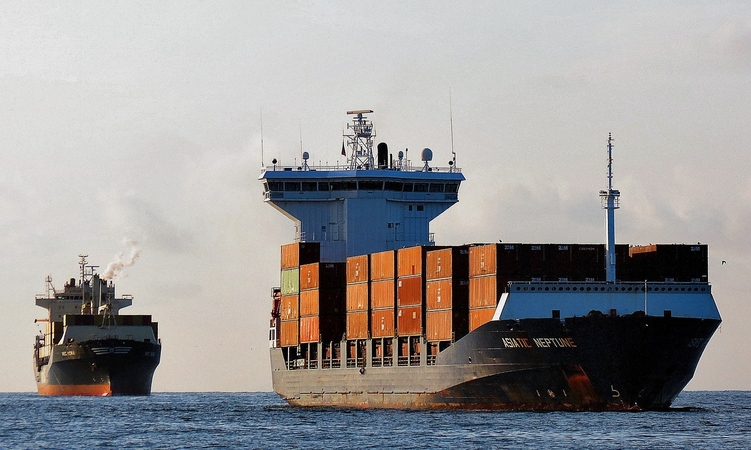 Indija pasirengusi mažinti muitus amerikietiškoms prekėms