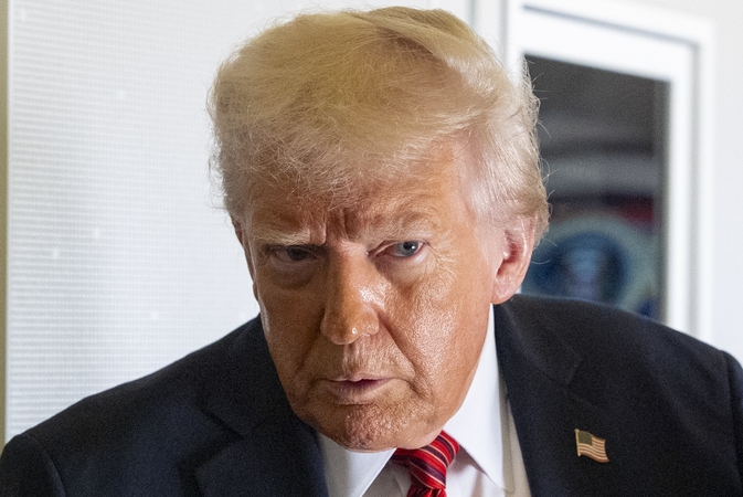 Trumpas sako, kad atvyks į Stambulą, jei ten bus Putinas