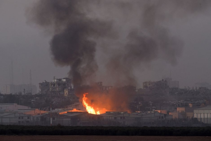 Įspėjęs, kad „Hamas“ artėja prie žlugimo, Izraelis bombarduoja Gazos Ruožą