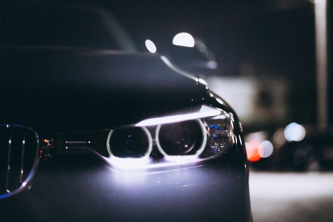 Už dokumento padirbimą, siekiant išvengti BMW konfiskacijos, teismas skyrė pinigines baudas