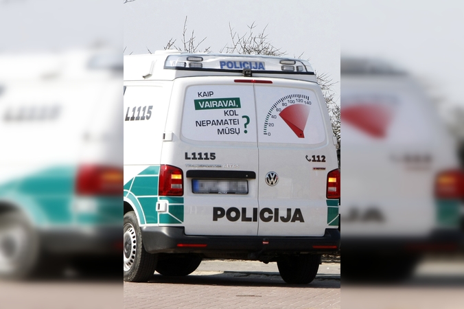 Po susidūrimo su policijos mašina – klausimai: kas kaltas dėl avarijos?