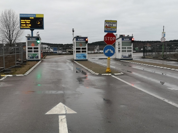Senoji Smiltynės perkėla neveikia, Naujojoje – spūsčių nėra: automobilių sumažėjo perpus