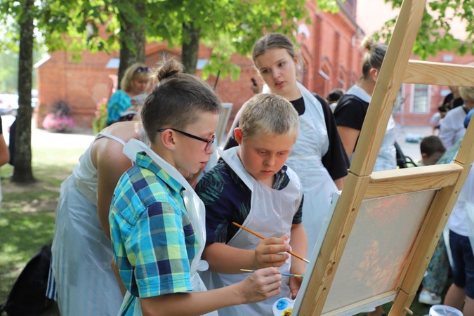 Raudondvaryje vaikai piešė savo svajonių pilis