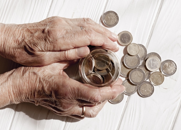 Siūloma palikti valstybės įnašą pensijų kaupime: aiškėja daugiau detalių