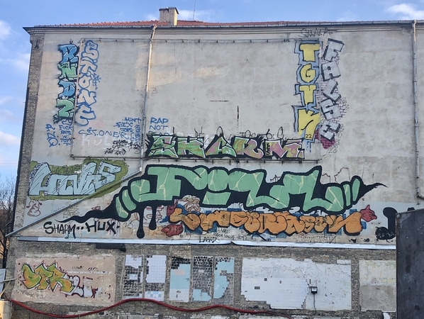 Kas nutildo miesto sienas? 