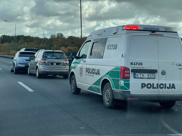 Kauno greitkelyje – nelaimė: BMW sukėlė masinę avariją