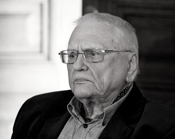 Mirė poetas A. Baltakis 