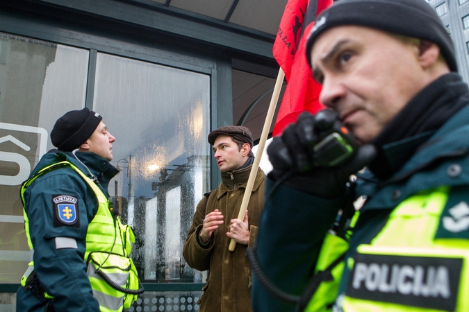 Prieš mitingą – policijos įspėjimai: pareigūnai prisistatė net į namus
