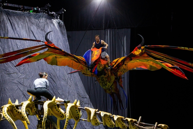 „Siemens“ arenoje įsikūrusi „Cirque du Soleil“ trupė parodė užkulisius