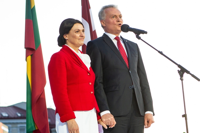 G. Nausėda apie kritiką žmonai: surengta vieša egzekucija mamai ir moteriai
