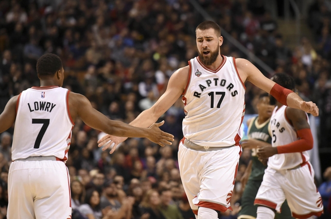J. Valančiūnas į „Raptors“ varžovų krepšį sukrovė 19 taškų