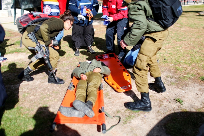„Hamas“ giria sunkvežimiu keturis žydų karius pražudžiusį vairuotoją