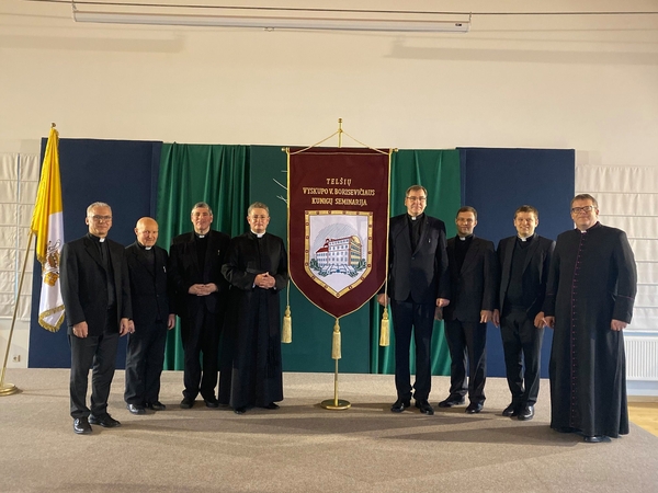 Iš pareigų traukiasi Telšių kunigų seminarijos rektorius S. Stumbra