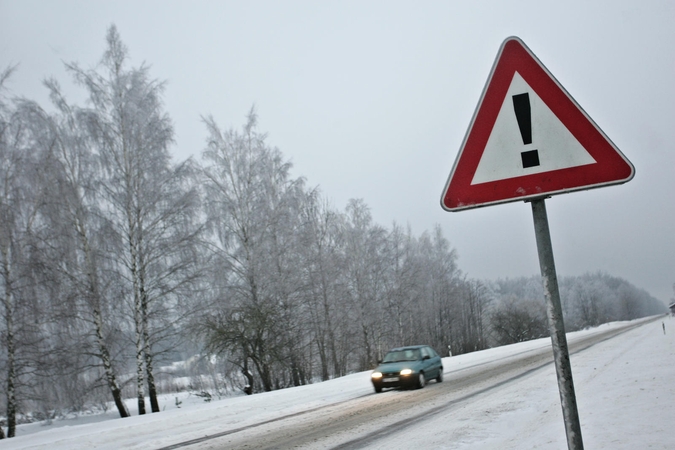 Naktį eismo sąlygas sunkins krituliai