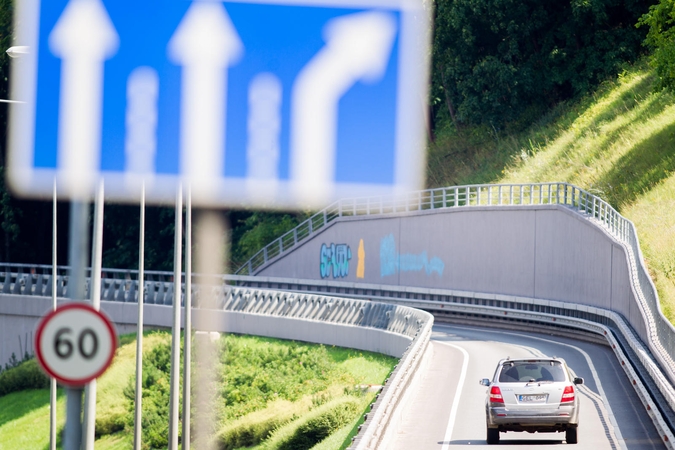 Tikrino, kaip vairuotojai pažįsta kelio ženklus