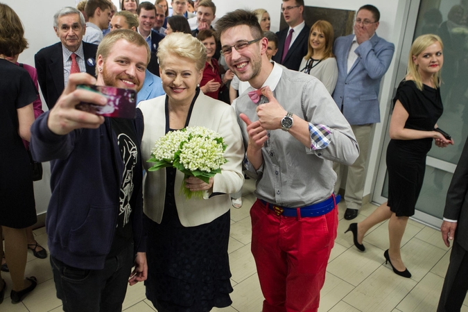 Dalį naujų patarėjų prezidentė ketina rinktis iš per rinkimus talkinusių savanorių