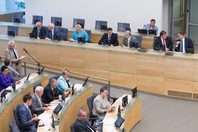 Premjeras nurodė ministrams sumažinti valdymo išlaidas ir viceministrų skaičių
