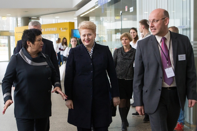 Ministrė ir mokytojų profsąjungų vadovai prašosi pas prezidentę
