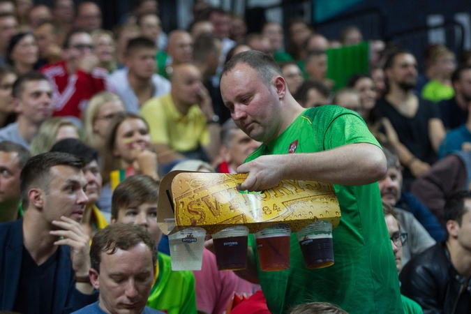 Alkoholis renginiuose: žmonės vis dažniau renkasi nealkoholinius gėrimus
