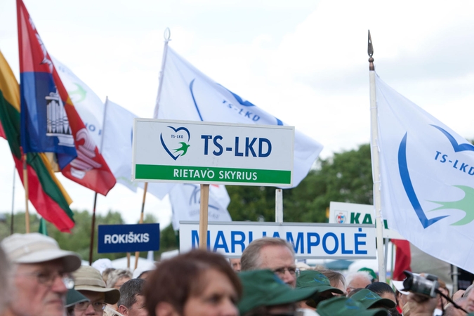 Pirmąją pirminių prezidento rinkimų dieną balsavo 10 tūkst. žmonių