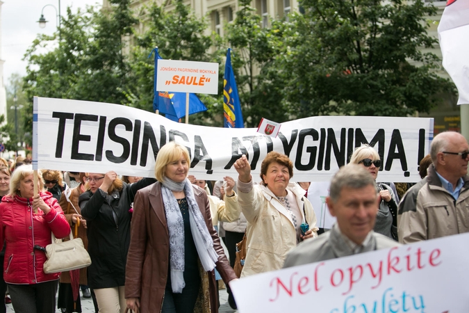 Valdantieji įžvelgia pavojų planams dėl pedagogų etatinio apmokėjimo