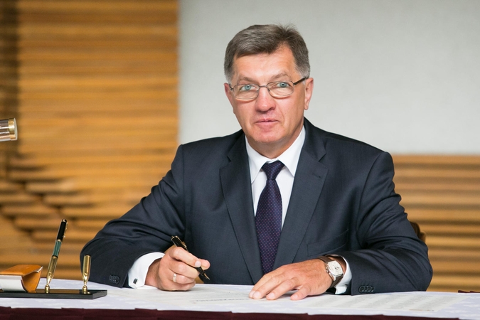 Premjeras: investicijos šalia Šiaulių oro uosto bus sustabdytos
