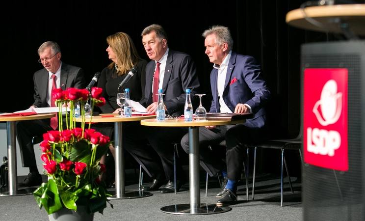 Keturios partijos pernai gavo daugiau kaip po 1 mln. eurų pajamų