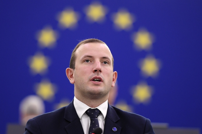 2019 m. būdamas 29-erių V. Sinkevičius pradėjo eiti už aplinką, vandenynus ir žuvininkystę atsakingo Europos Komisijos nario pareigas.